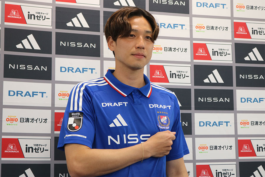 角田涼太朗が加入会見を行った【写真:FOOTBALL ZONE編集部 】
