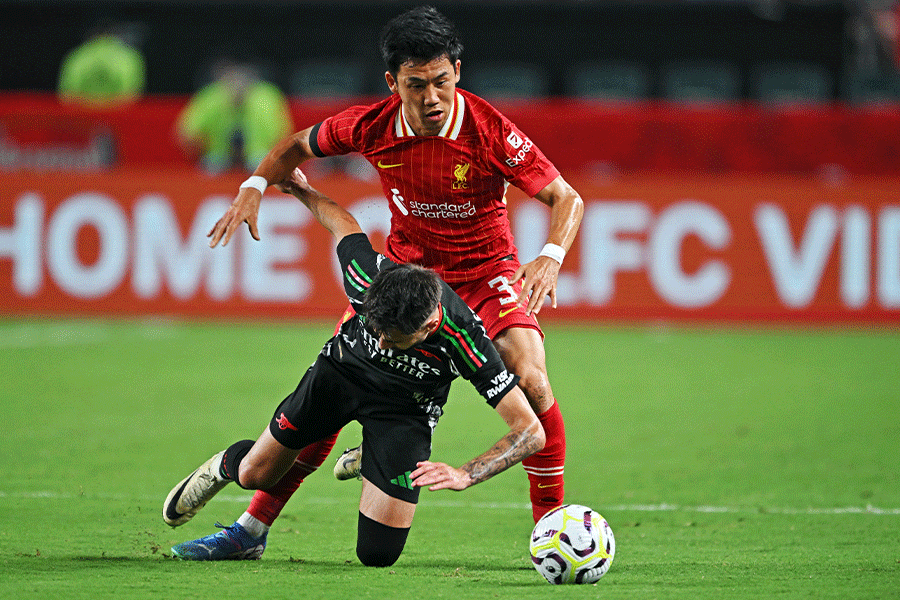 遠藤航が定位置確保で苦戦?【写真:Getty Images】