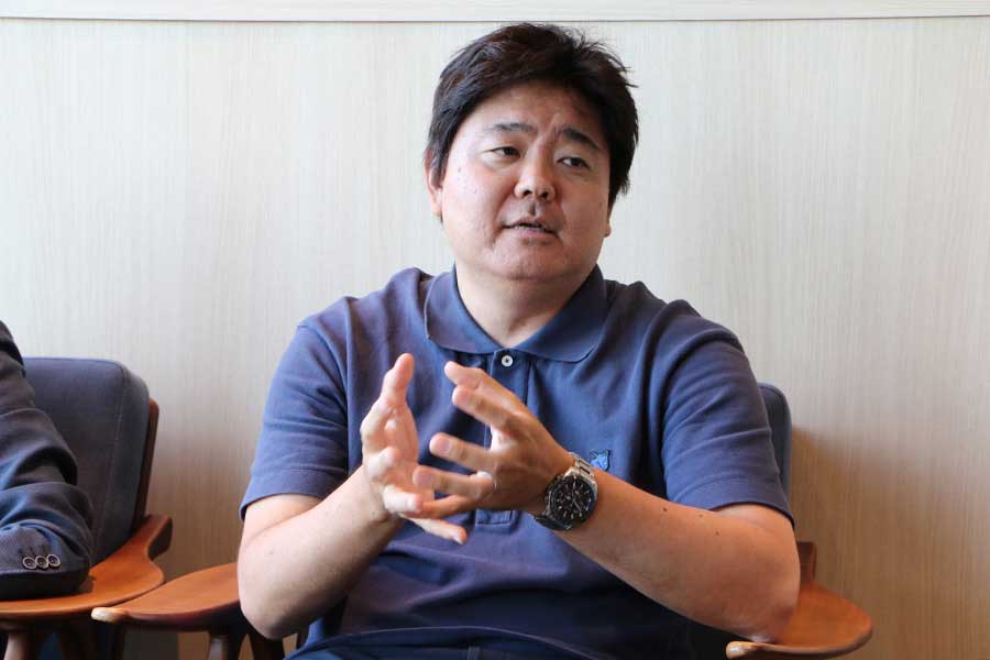 「U-NEXT」のTV・スポーツ本部フットボール部担当部長の菅原慎吾さん【写真：FOOTBALL  ZONE編集部】