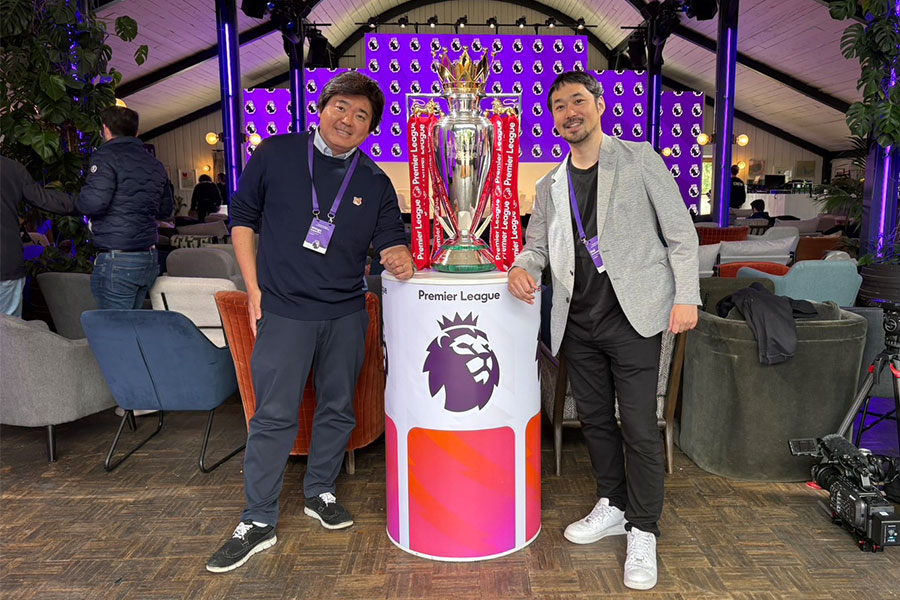 「U-NEXT」のTV・スポーツ本部フットボール部長の榎本耕次さん（右）と同担当部長の菅原慎吾さん（「Premier League Broadcast Workshop 2025」にて）【写真提供：U-NEXT】