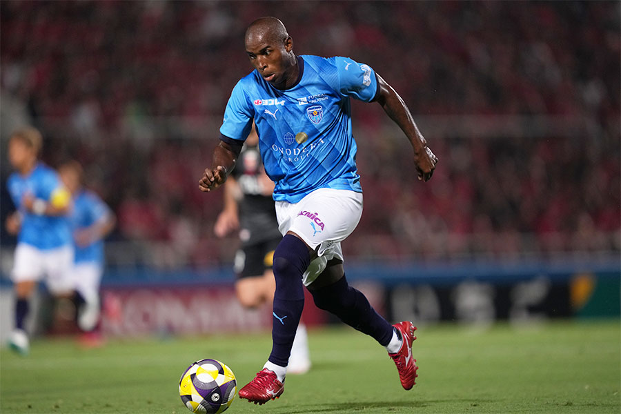 横浜FCへ完全移籍で加入したアダイウトンがデビュー戦でゴール【写真：Getty Images】