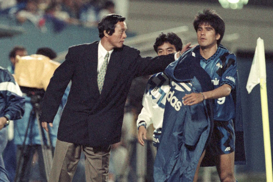 釜本邦茂さん（左）と永島昭浩氏（右）【写真：スポーツ報知/アフロ】