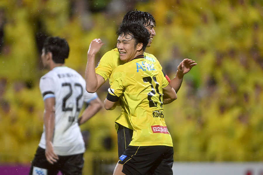 小西雄大が勝利を決定づける追加点をアシストした【写真：徳原隆元】