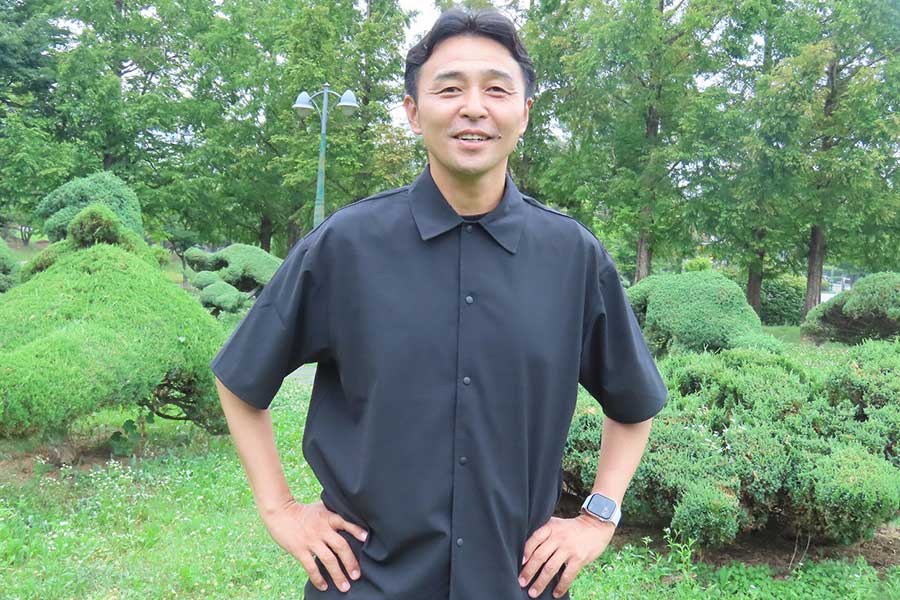 大田ハナシチズンで戦術コーチを務める吉田達磨氏【写真：元川悦子】