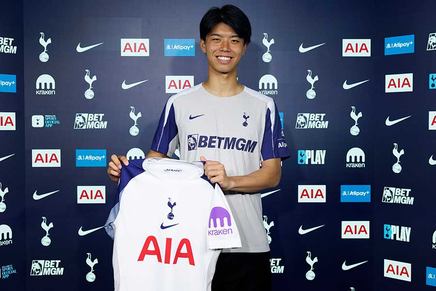 トッテナムの高井幸大【写真：Hotspur FC/REX/アフロ】