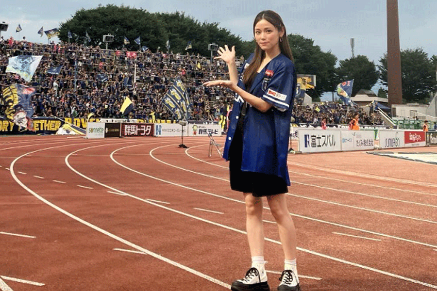 Jリーグ中継リポーターなどで活動する長谷川ゆうさん【写真:インスタグラム(@haseyuu08)より】
