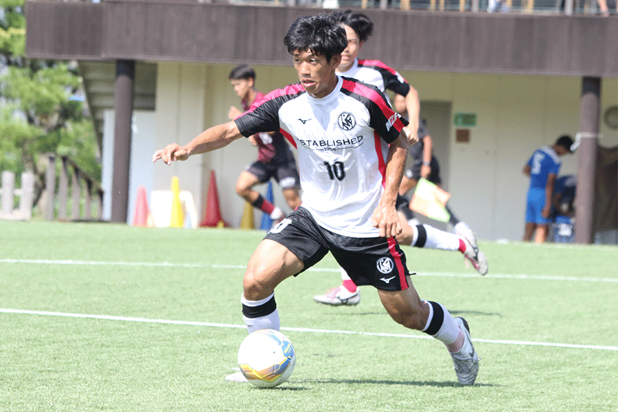 日大藤沢で10番を背負う布施克真【写真:FOOTBALL ZONE編集部】