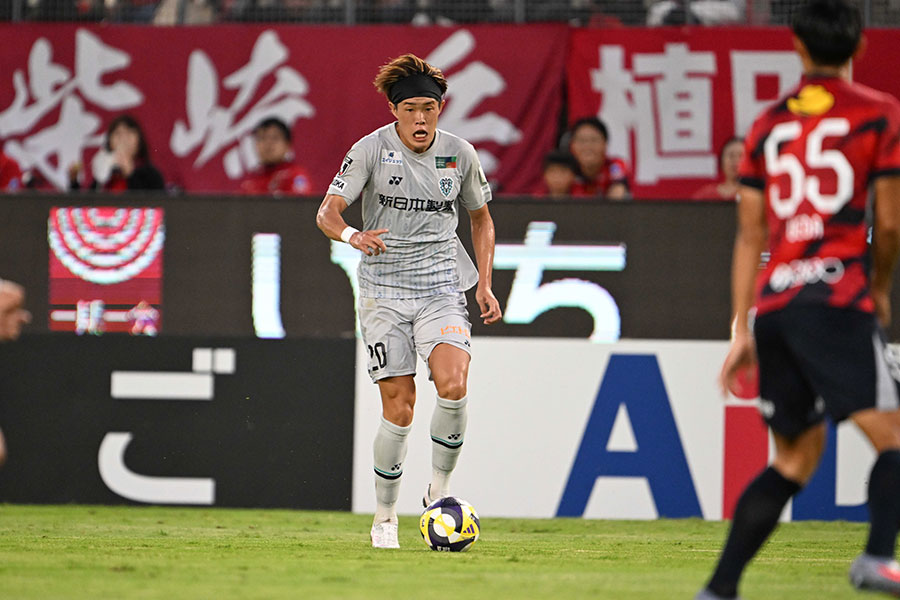 鹿島戦に出場した福岡・安藤智哉【写真：徳原隆元】