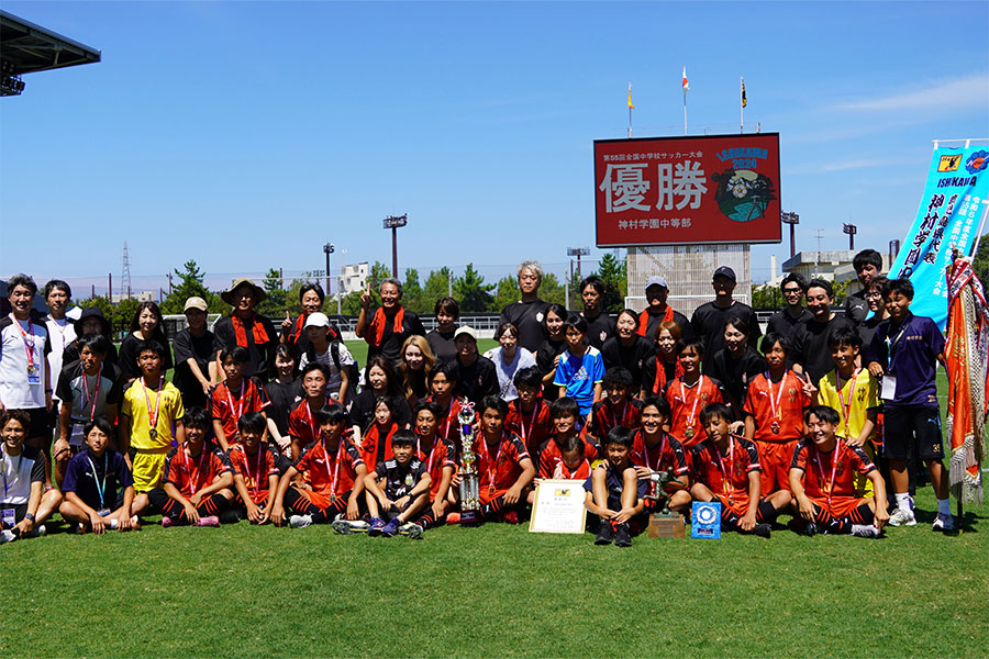 昨年度の全中を制した神村学園中学【写真：JFA/アフロ】