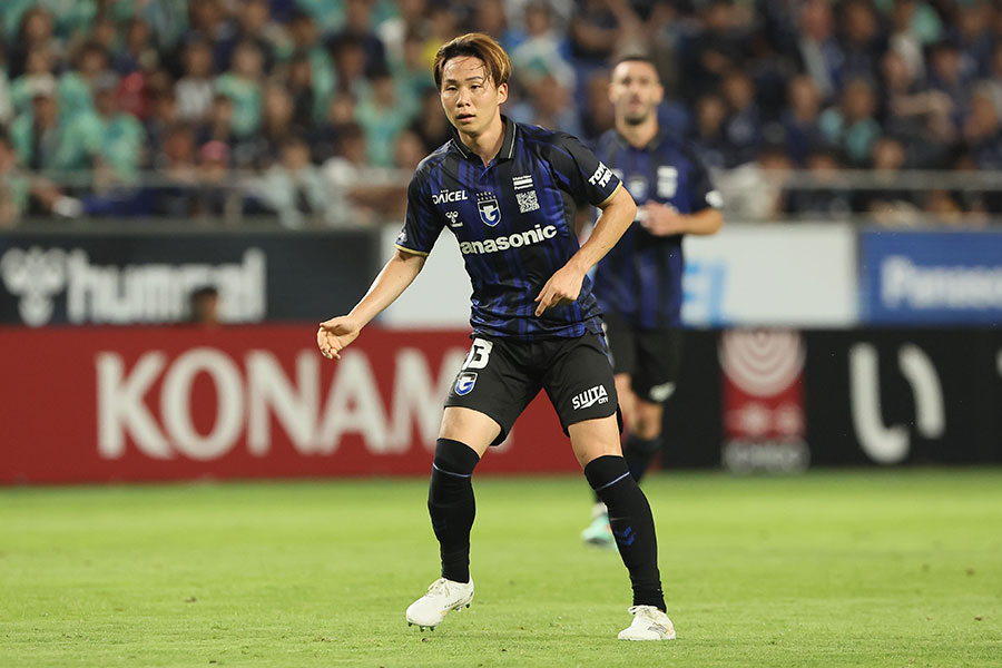 安部柊斗が広島戦で一発レッドで退場【写真：柳瀬心祐】