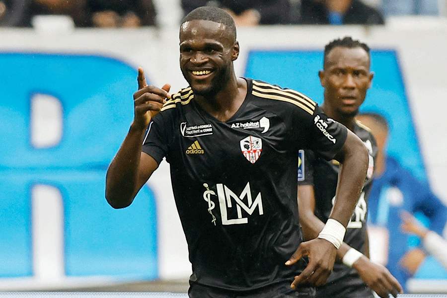 岐阜に加入したブヴィク・ムシティ・オコ【写真：ロイター/アフロ】