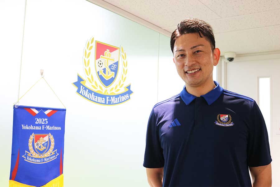 横浜FMでJリーグ運営正担当を務める鈴木彩貴氏【写真:FOOTBALL ZONE編集部】