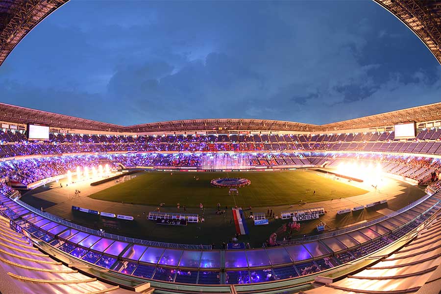 横浜FMの本拠地ナイトゲームで実施される大規模演出の様子【写真提供：横浜F・マリノス】