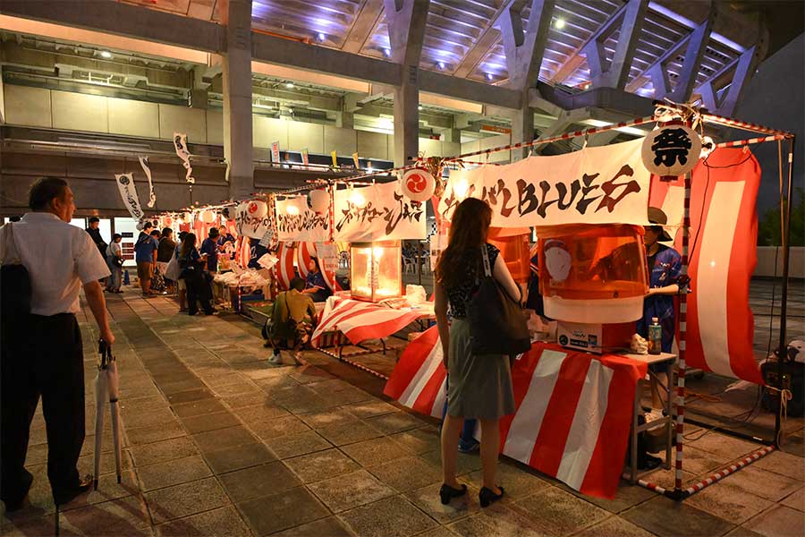 夏のイベントでは例年ファン・サポーターから縁日が人気を集めている【写真提供：横浜F・マリノス】