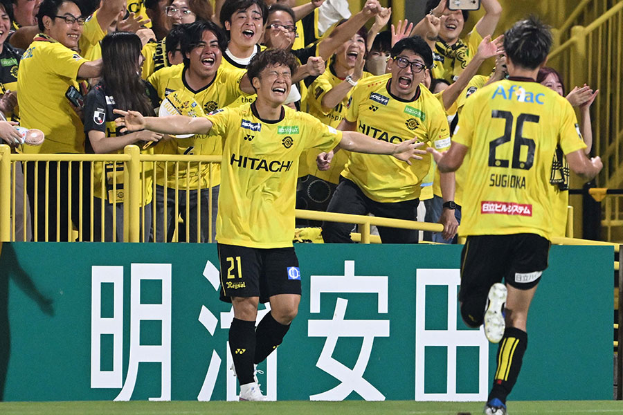 逆転ゴールを決めた小西雄大【写真：徳原隆元】