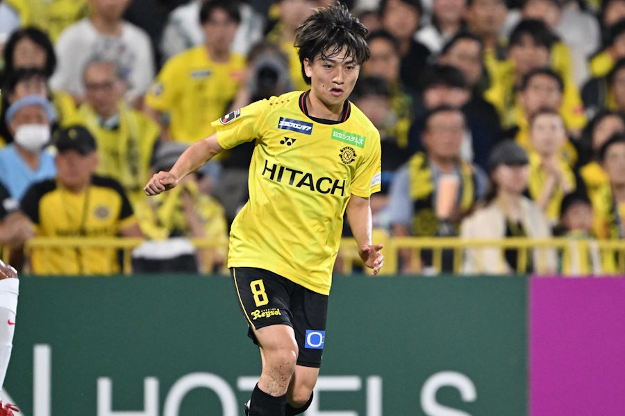 古巣対戦となった柏の小泉佳穂【写真：徳原隆元】