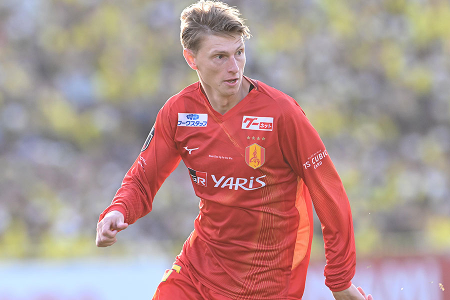 名古屋FWユンカーが一発退場 スタジアム騒然…相手の顔面に足裏