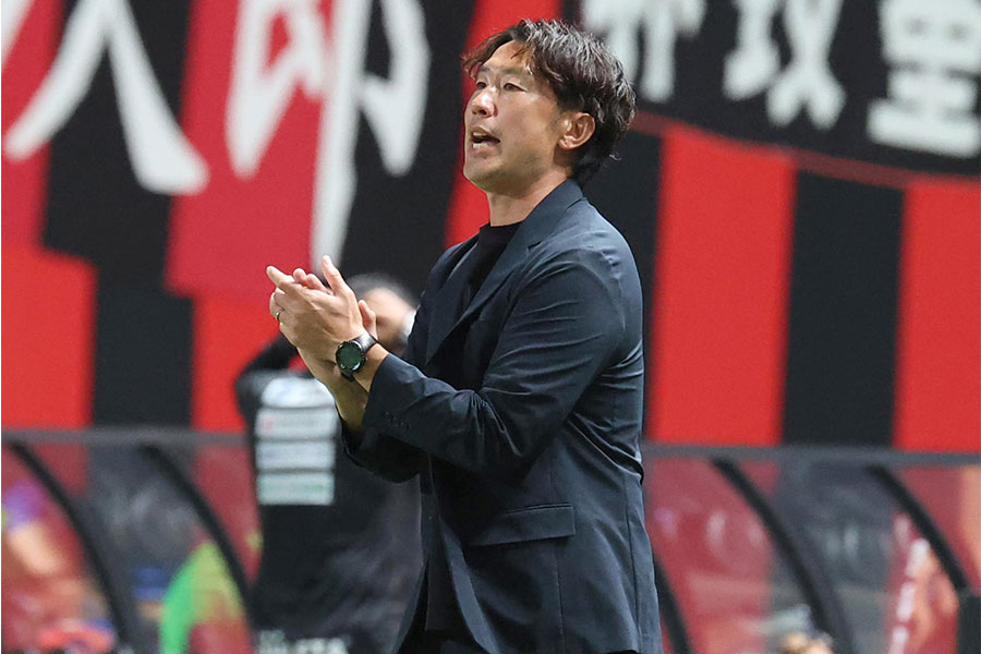柴田慎吾監督が就任2試合目で初勝利【写真：産経新聞社】