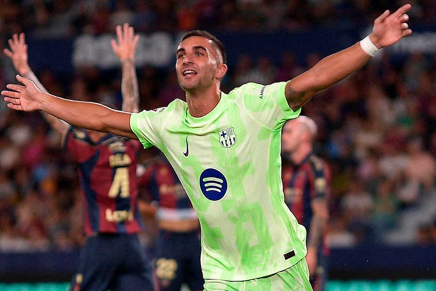 フェラン・トーレスの珍行動が話題【写真：ロイター】