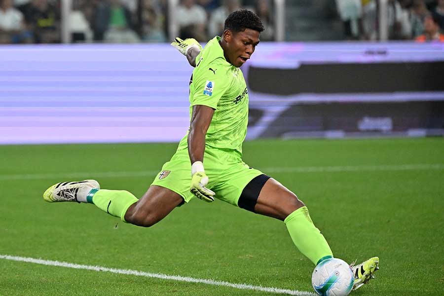 パルマの鈴木彩艶【写真:ロイター】