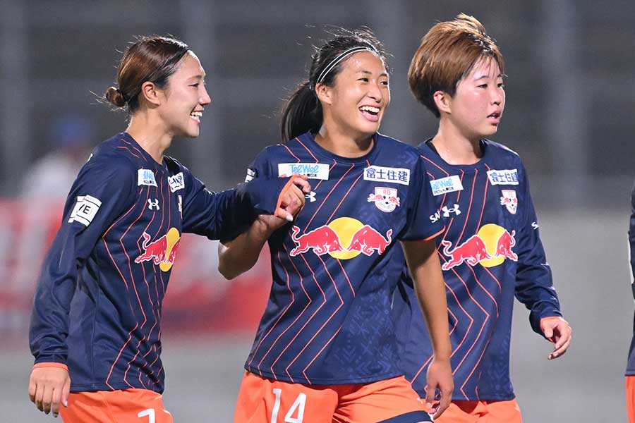 大宮WOMENの田中聖愛（中央）【写真提供：WEリーグ】