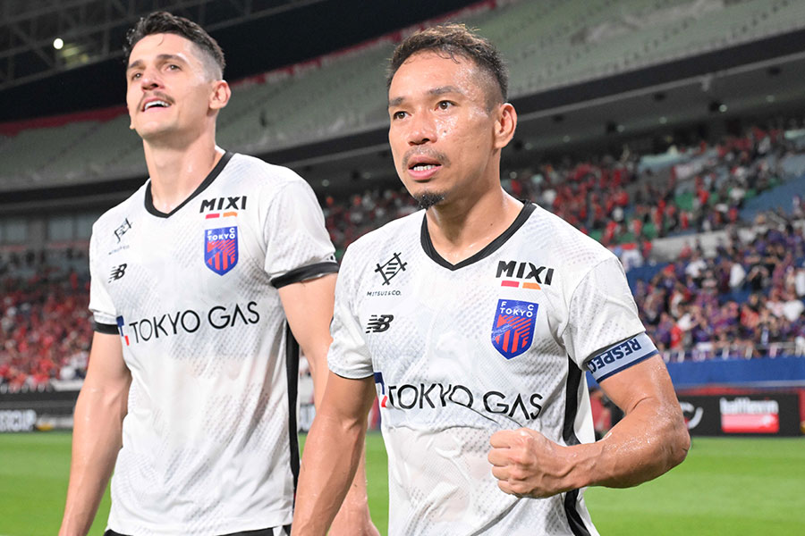 浦和戦にスタメンフル出場した長友佑都【写真:徳原隆元】