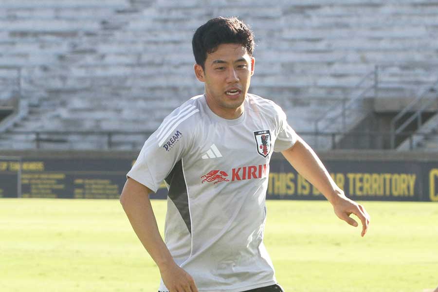 日本代表の遠藤航【写真：FOOTBALL ZONE編集部】