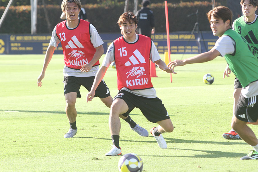 トレーニングに臨んだ日本代表・伊東純也【写真:FOOTBALL ZONE編集部】