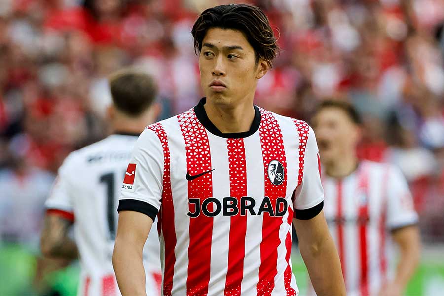 フライブルクの鈴木唯人【写真：アフロ】