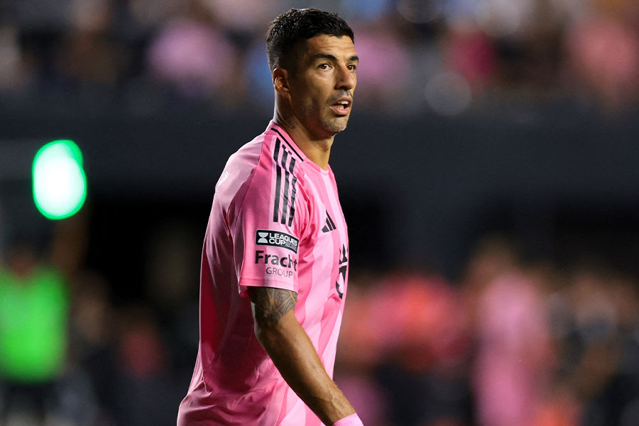 ルイス・スアレスが6試合の出場停止に【写真：ロイター】