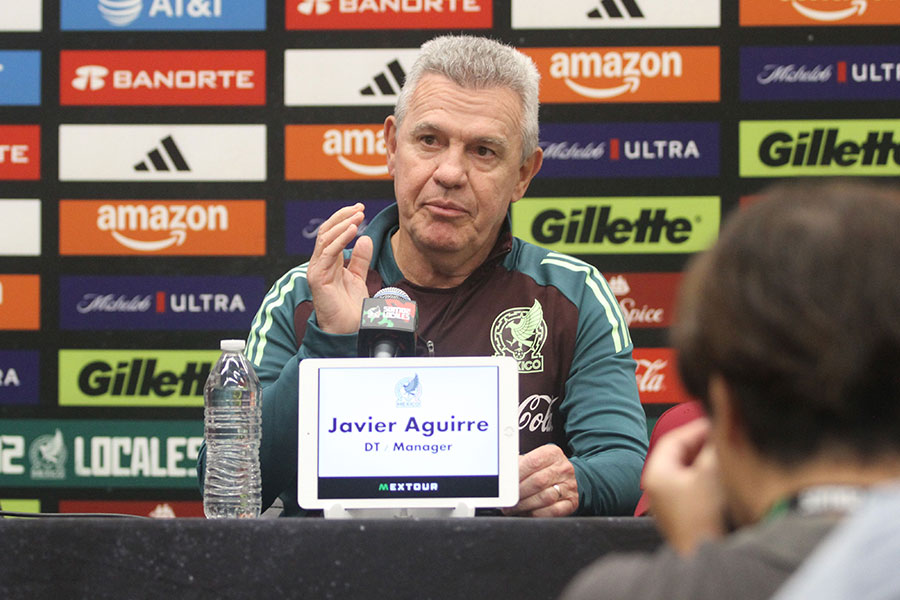 前日会見に出席したハビエル・アギーレ監督【写真:FOOTBALL ZONE編集部】