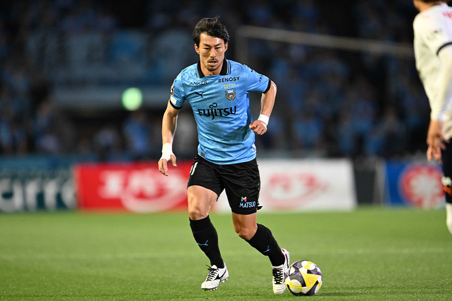 川崎でプレーする家長昭博【写真：徳原隆元】