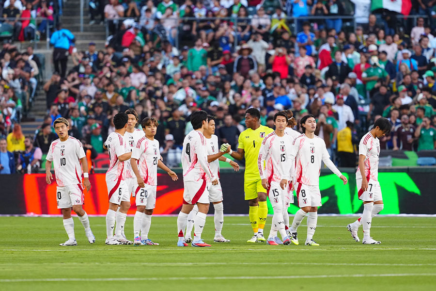 選手たちが声をかけたこととは【写真：荒川祐史】