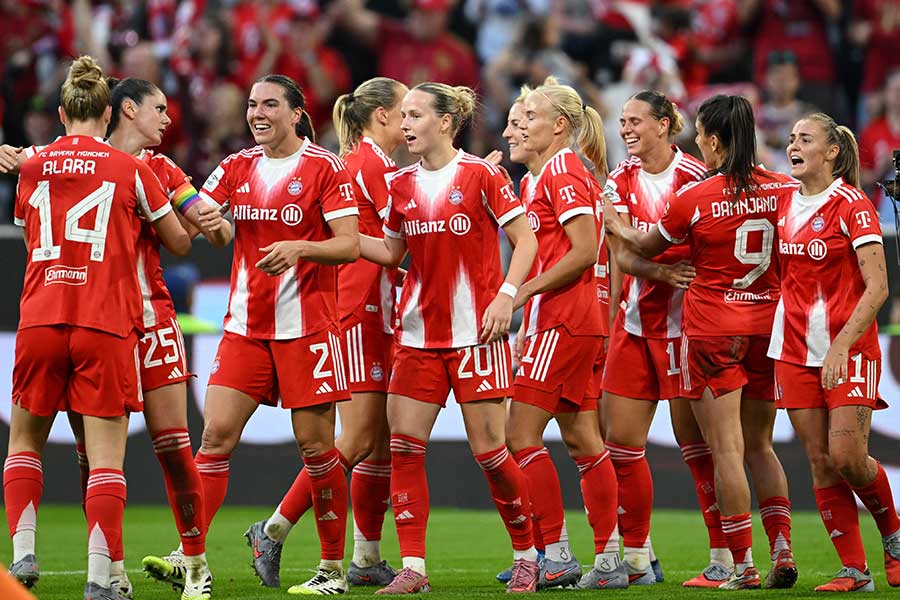 歴史的試合となったバイエルン女子の開幕戦【写真：ロイター】
