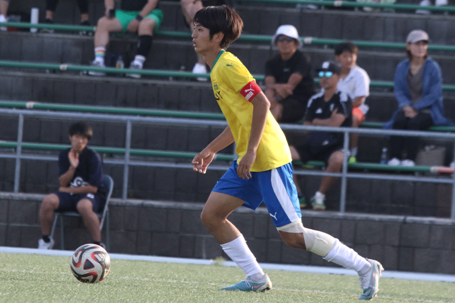 先輩・高井幸大とのやり取りを明かした【写真:FOOTBALL ZONE編集部】