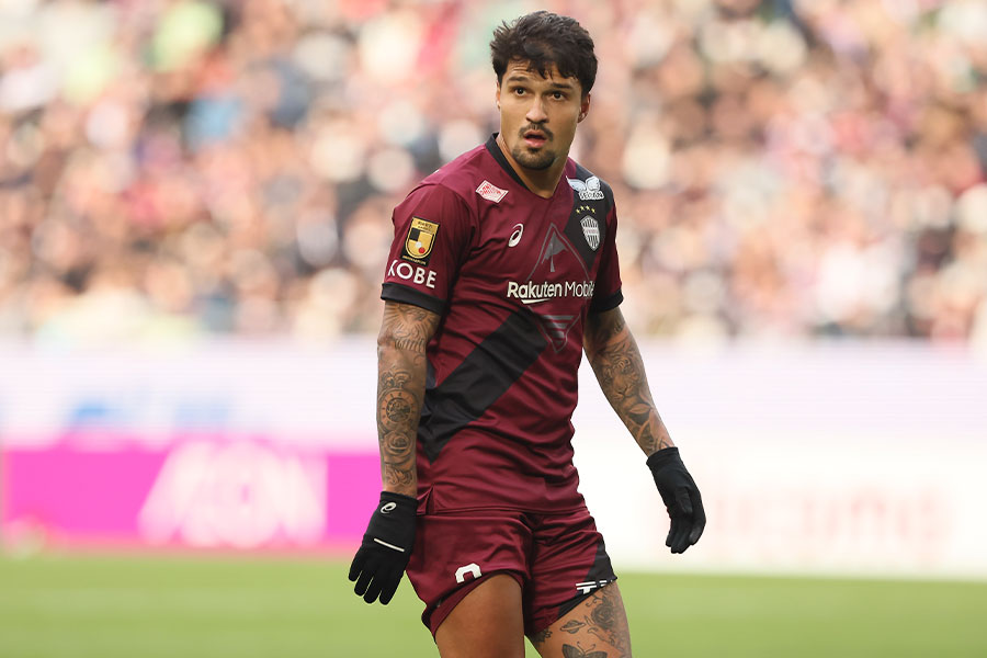 マテウス・トゥーレルが横浜FC戦で一発退場【写真：柳瀬心祐】