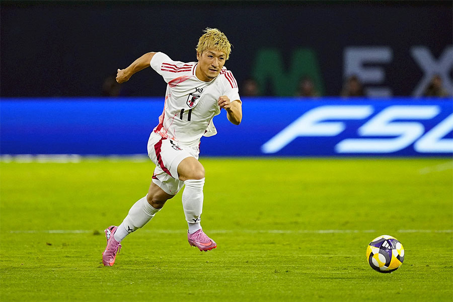 前田大然がウイングバック起用【写真:荒川祐史】