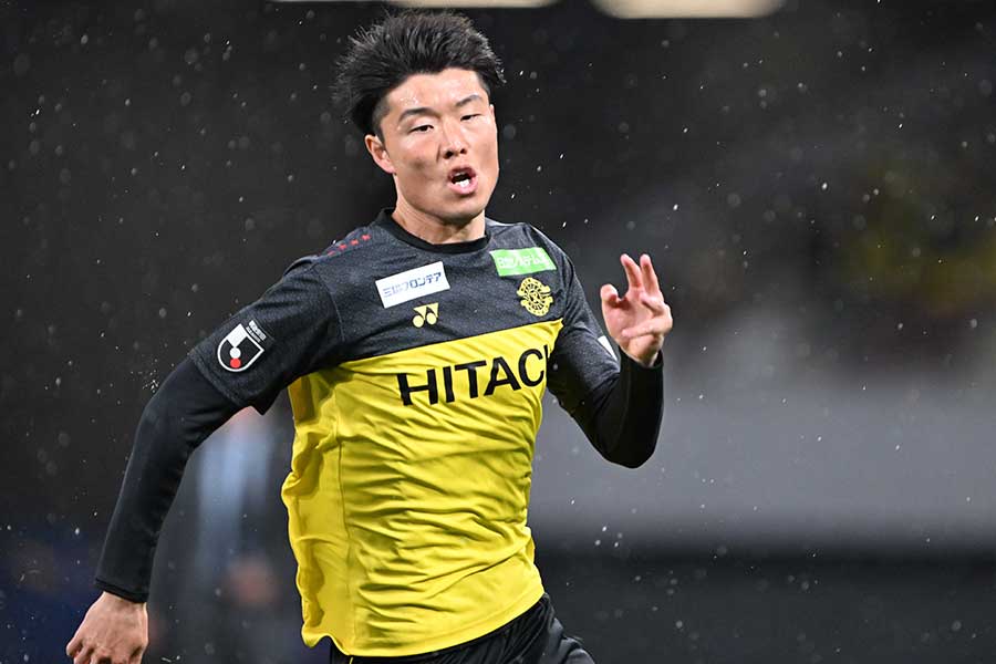 柏レイソルの垣田裕暉  【写真：徳原隆元】