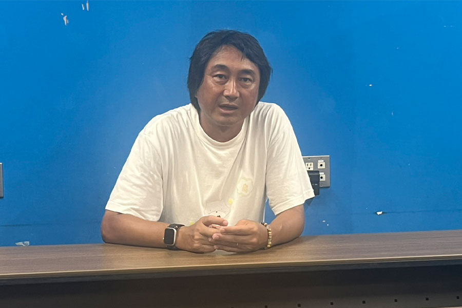 新宿の北嶋秀朗監督【写真：荻島弘一】