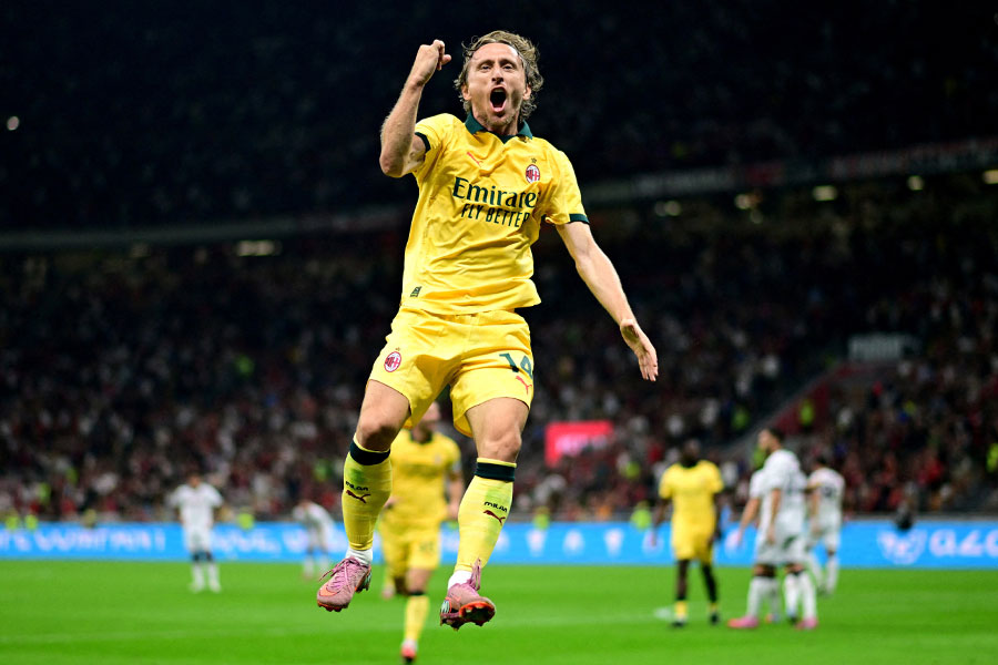 今季からACミランで戦うモドリッチ【写真：ロイター】