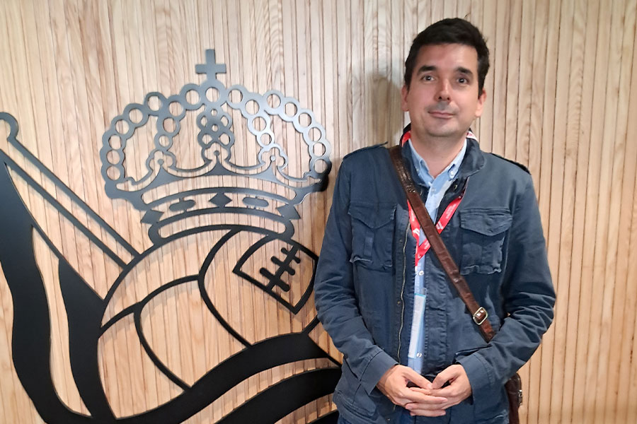 久保建英について語ったスペイン国営放送局「RTVE」のミケル・エルシベンゴア記者【写真：高橋智行】