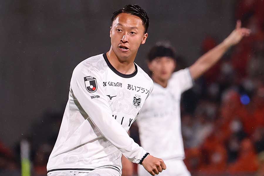 札幌の荒野拓馬【写真：加治屋友輝】