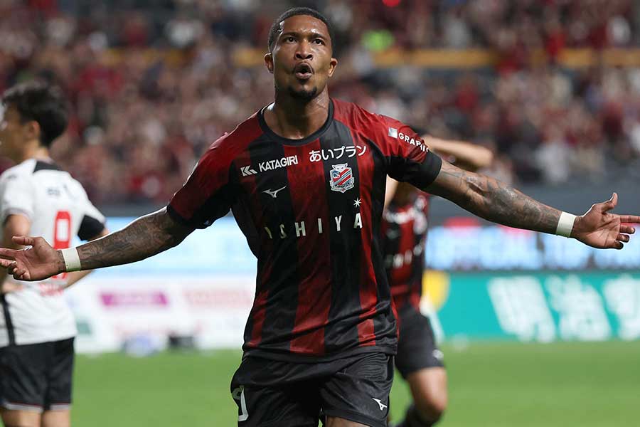 札幌のマリオ・セルジオ【写真：産経新聞社】