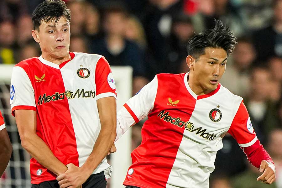 フェイエノールトのアネル・アフメドジッチ(左)と渡辺剛【写真:アフロ】