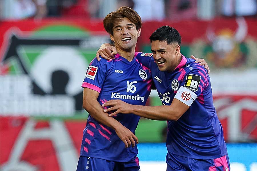 佐野海舟（左）のアシストに反響【写真：picture alliance/アフロ】