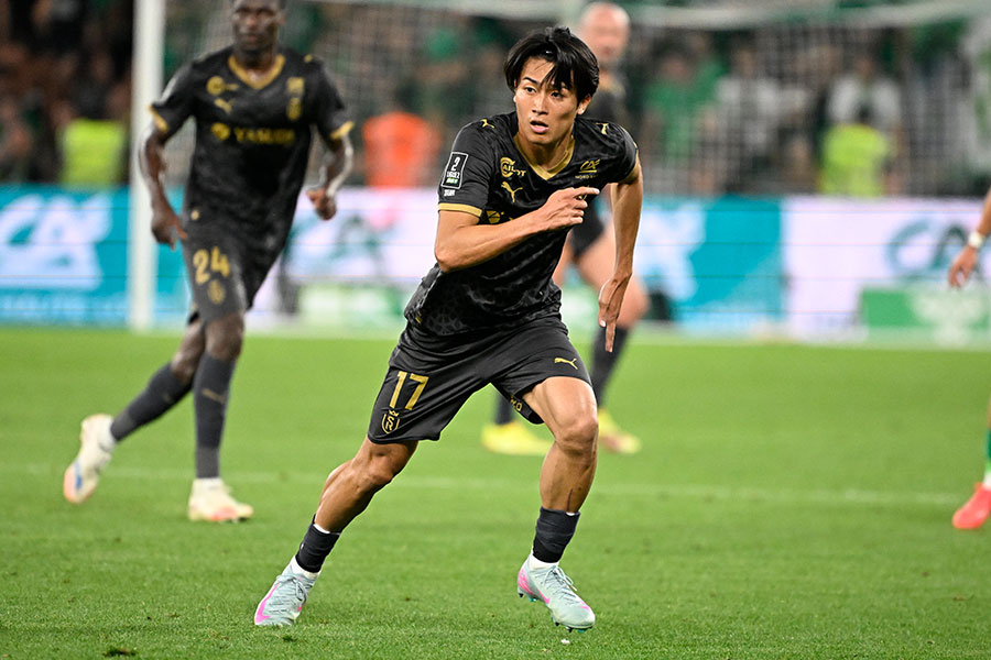 復帰戦で即アシストを記録した中村敬斗【写真：L'EQUIPE/アフロ】