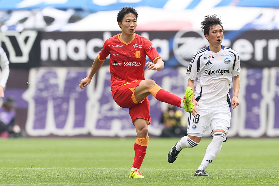 湘南戦でゴールを決めた稲垣祥【写真：柳瀬心祐】
