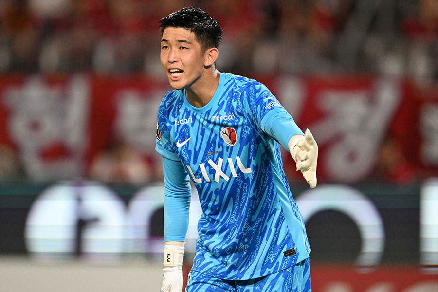 浦和戦で好セーブを連発した早川友基【写真：徳原隆元】