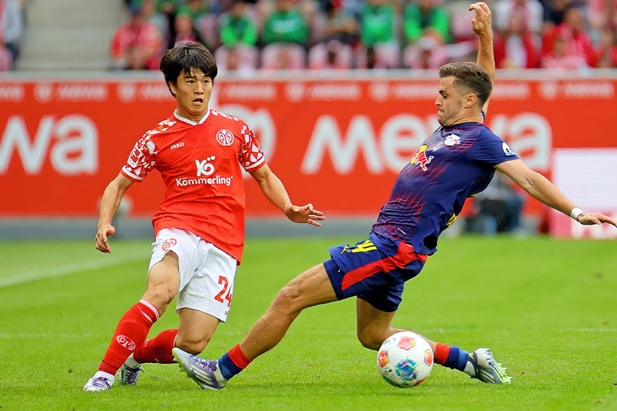 今季からマインツに加入した川﨑颯太【写真：アフロ】