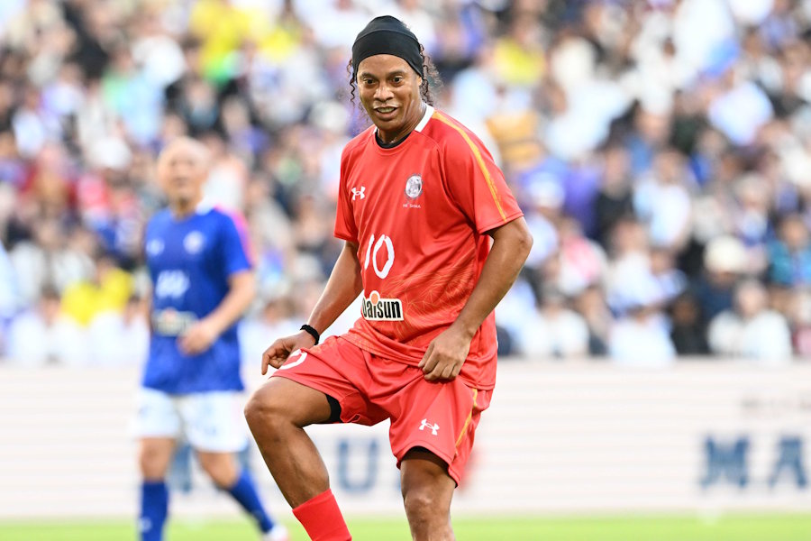 ロナウジーニョ氏が登場【写真：徳原隆元】